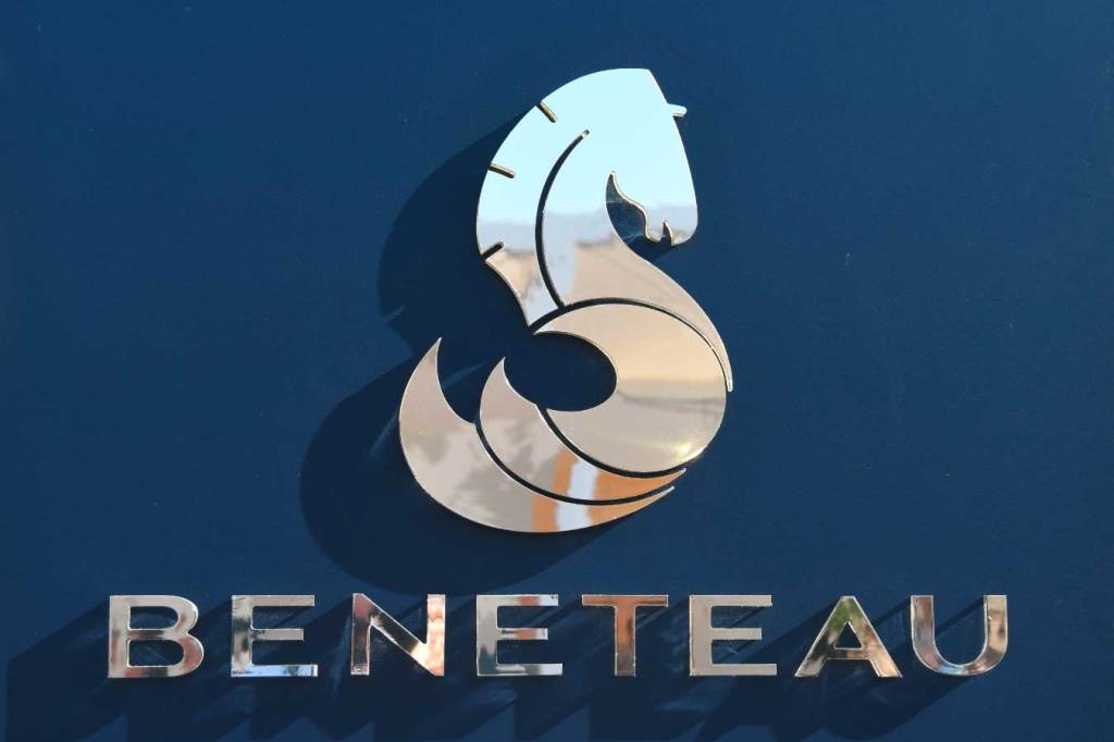 BENETEAU logo