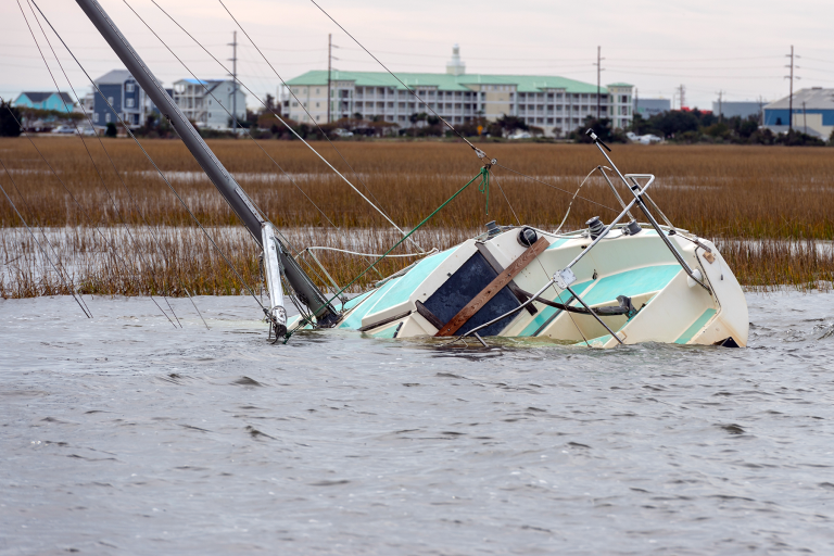 1_BOATUS-260708 sailboat sinking into the water