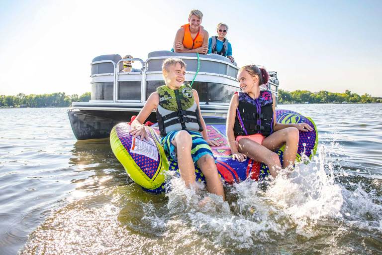 1_WSF-260821 Life jacket technology is undergoing a revolution with new flotation fabrics that are lightweight, comfortable, stylish and custom designed for individual boating lifestyles. PHOTO COURTESY FULL THROTTLE