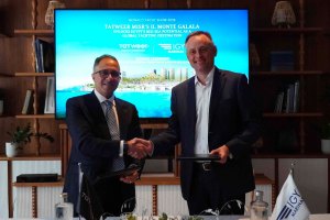(From left) Ahmed Shalaby, co-founder, president and CEO of Tatweer Misr, and Steven English, CEO of IGY Marinas. PHOTO COURTESY IGY